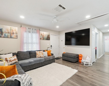 309 E Parsons St - Photo Thumbnail 11