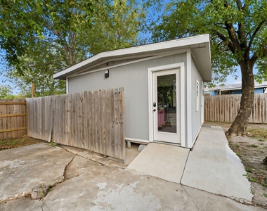 309 E Parsons St - Photo Thumbnail 1