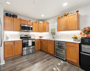 309 E Parsons St - Photo Thumbnail 3