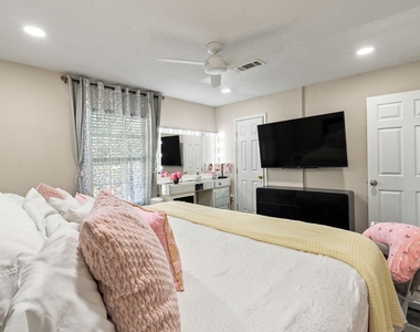 309 E Parsons St - Photo Thumbnail 14