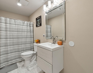 309 E Parsons St - Photo Thumbnail 19