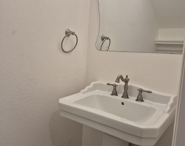 85 Debarry Avenue - Photo Thumbnail 27