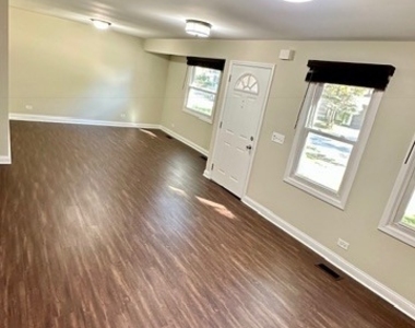 2690 Crosscreek Court - Photo Thumbnail 2