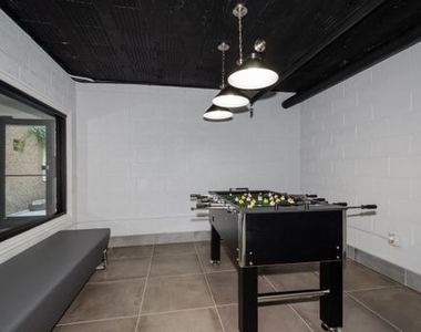 7710 N Sheridan Road - Photo Thumbnail 9