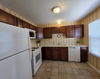 2911 Bartlett Court - Photo Thumbnail 13