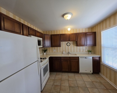 2911 Bartlett Court - Photo Thumbnail 12