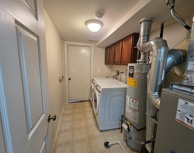2911 Bartlett Court - Photo Thumbnail 5