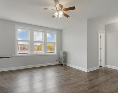 1521 W Sherwin Avenue - Photo Thumbnail 1