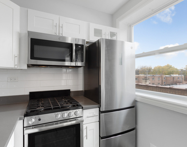 1521 W Sherwin Avenue - Photo Thumbnail 4