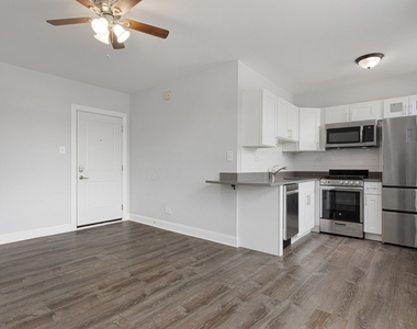 1521 W Sherwin Avenue - Photo Thumbnail 2