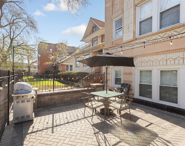 1521 W Sherwin Avenue - Photo Thumbnail 7