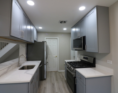 360 Farmingdale Circle - Photo Thumbnail 7