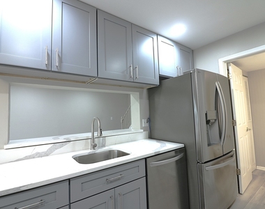 360 Farmingdale Circle - Photo Thumbnail 6