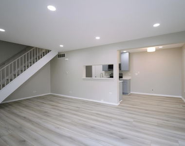 360 Farmingdale Circle - Photo Thumbnail 3