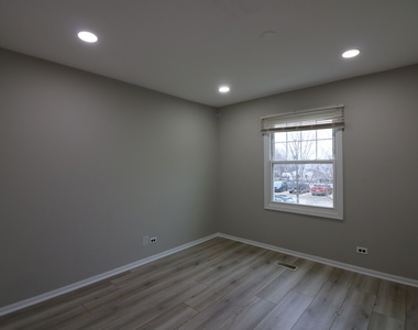 360 Farmingdale Circle - Photo Thumbnail 12