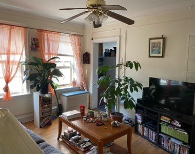 7518 N Hoyne Avenue - Photo Thumbnail 3