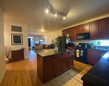 2000 W Warren Boulevard - Photo Thumbnail 7