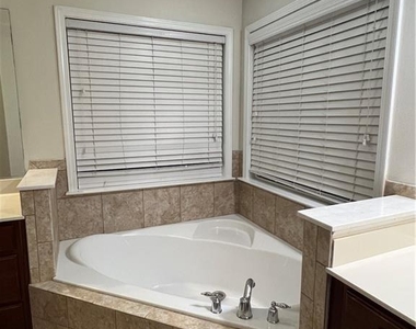 3380 Archgate Ct - Photo Thumbnail 24