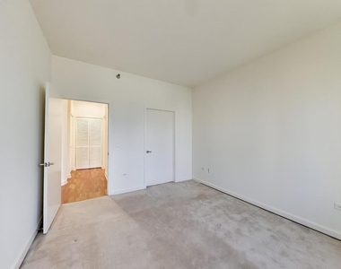 1322 S Prairie Avenue - Photo Thumbnail 10