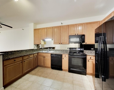 1322 S Prairie Avenue - Photo Thumbnail 8