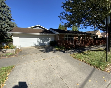 7440 W Everell Avenue - Photo Thumbnail 2