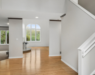 2059 Sheridan Road - Photo Thumbnail 2