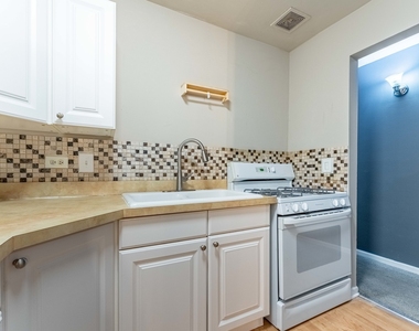 200 Willow Lane - Photo Thumbnail 7