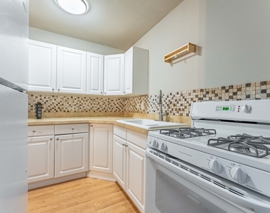 200 Willow Lane - Photo Thumbnail 8