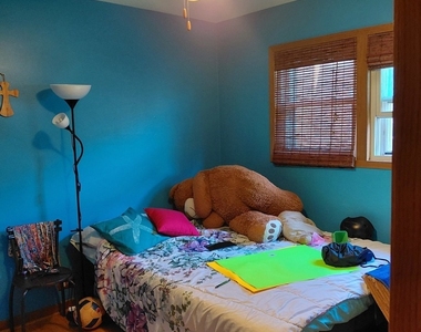 5829 W 63rd Place - Photo Thumbnail 6