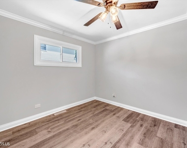 28069 N Lake Drive - Photo Thumbnail 20