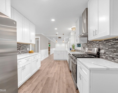 28069 N Lake Drive - Photo Thumbnail 6