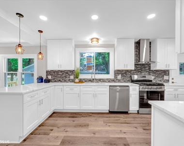 28069 N Lake Drive - Photo Thumbnail 5