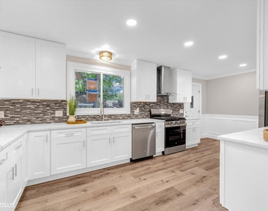 28069 N Lake Drive - Photo Thumbnail 9