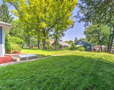 28069 N Lake Drive - Photo Thumbnail 33