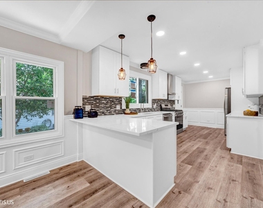 28069 N Lake Drive - Photo Thumbnail 13