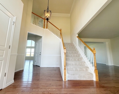 206 Chapin Way - Photo Thumbnail 2