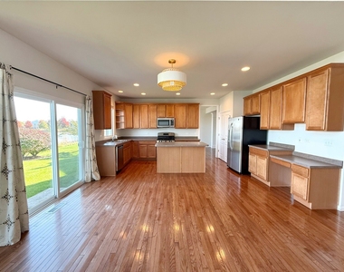 206 Chapin Way - Photo Thumbnail 10