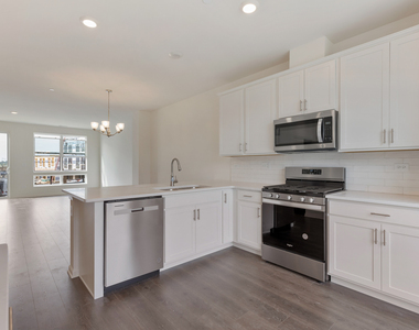 1289 Lakepointe Drive - Photo Thumbnail 3