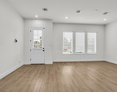 3829 Goodhope Street - Photo Thumbnail 2