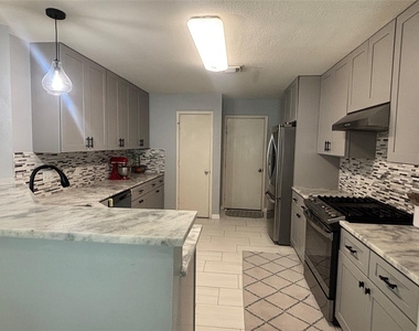 9406 Freemont Fair Court - Photo Thumbnail 4