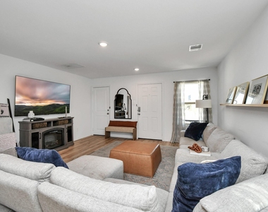 932 Gentle Moss Drive - Photo Thumbnail 3