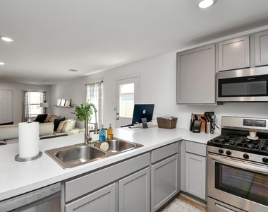 932 Gentle Moss Drive - Photo Thumbnail 24
