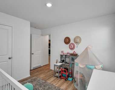 932 Gentle Moss Drive - Photo Thumbnail 30