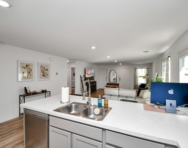 932 Gentle Moss Drive - Photo Thumbnail 13
