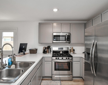 932 Gentle Moss Drive - Photo Thumbnail 12