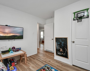 932 Gentle Moss Drive - Photo Thumbnail 27