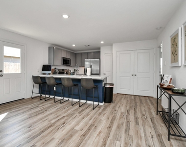 932 Gentle Moss Drive - Photo Thumbnail 9