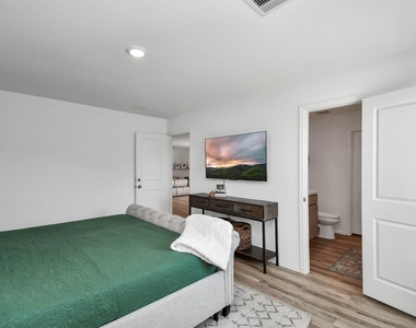 932 Gentle Moss Drive - Photo Thumbnail 18