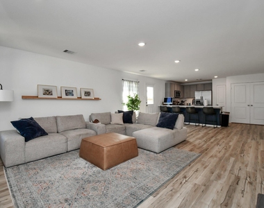 932 Gentle Moss Drive - Photo Thumbnail 4