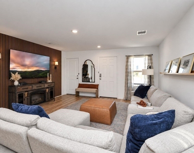 932 Gentle Moss Drive - Photo Thumbnail 2